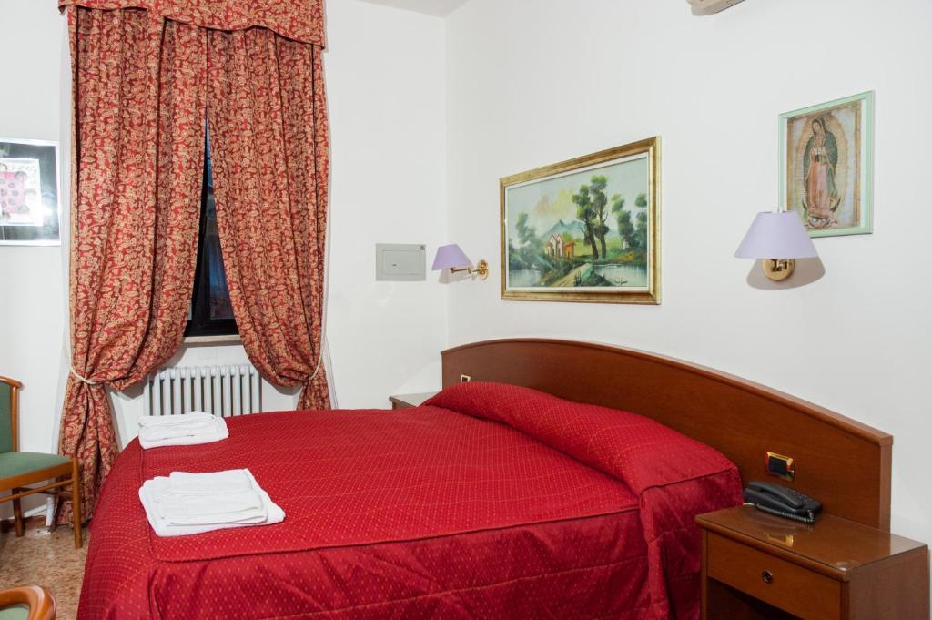Vip Hotel ピアチェンツァ 部屋 写真