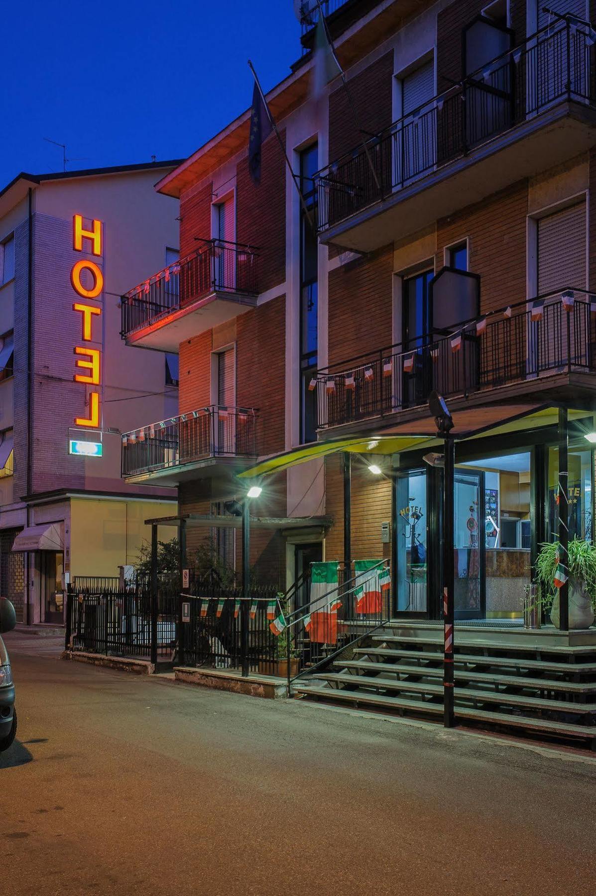 Vip Hotel ピアチェンツァ エクステリア 写真