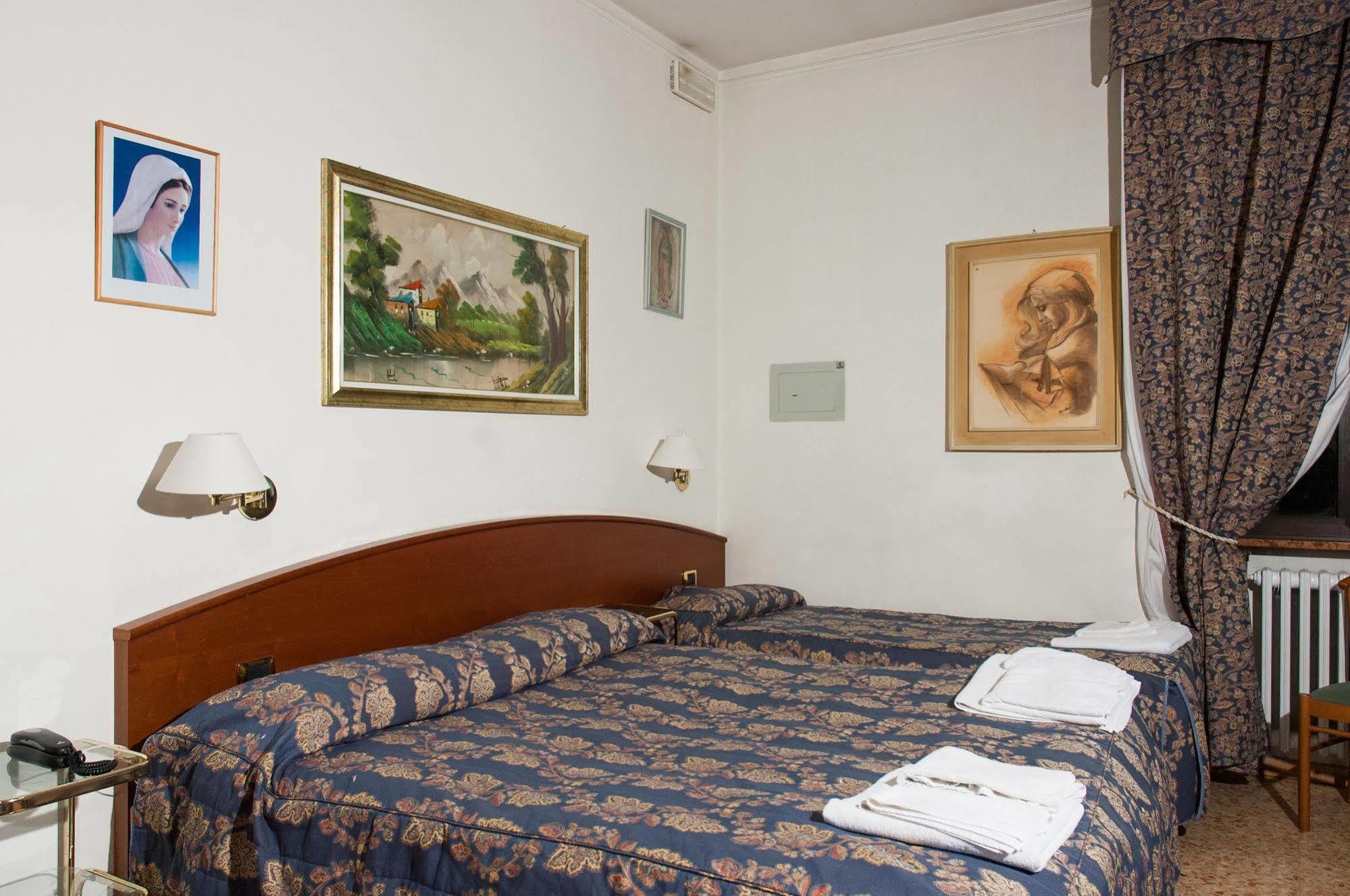 Vip Hotel ピアチェンツァ エクステリア 写真