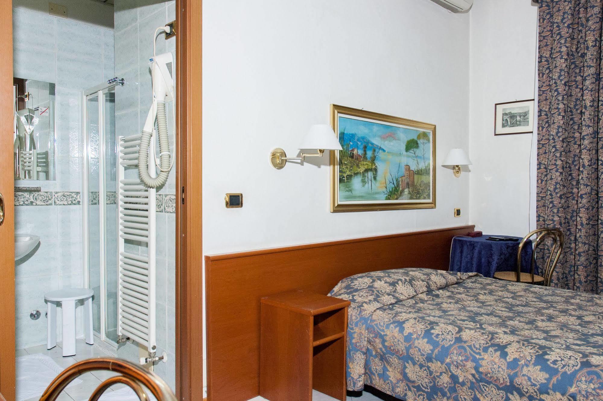 Vip Hotel ピアチェンツァ エクステリア 写真